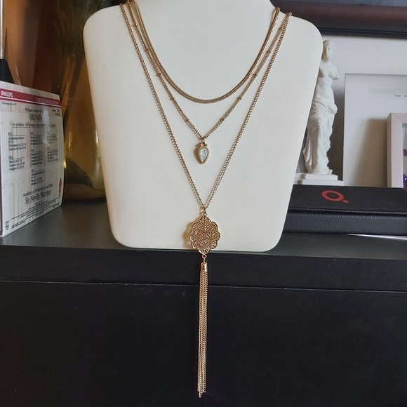 Gold Tone Necklace - Picture 1 of 5